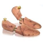 Schuhspanner aus Zedernholz für Sneaker